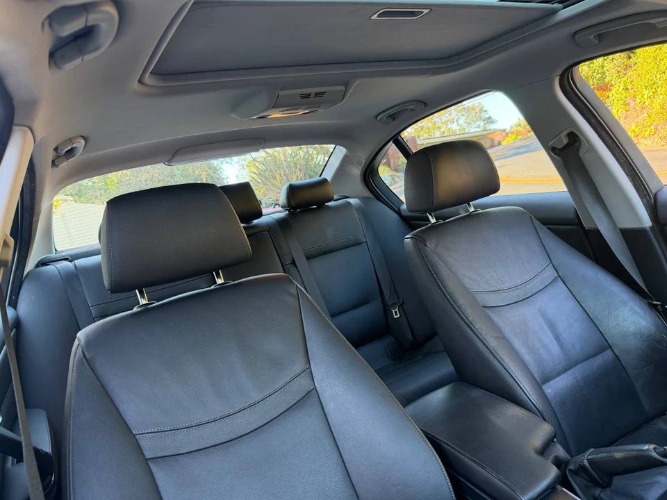 2009 BMW E90 3 Series Sedan - Image 10 of 11
