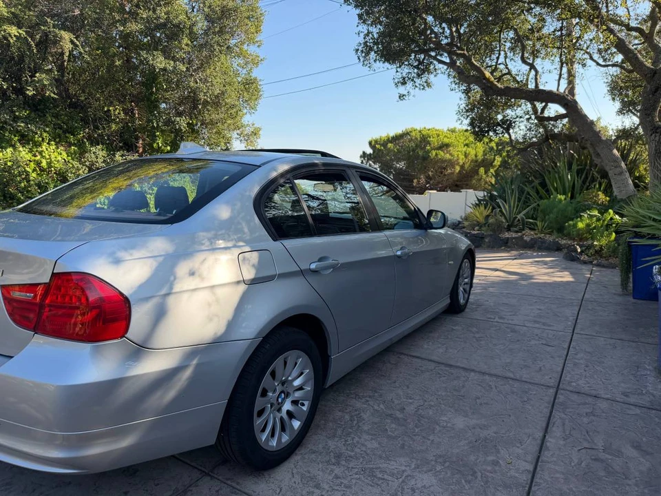 2009 BMW E90 3 Series Sedan - Image 3 of 11