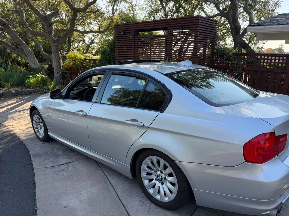 2009 BMW E90 3 Series Sedan - Image 4 of 11