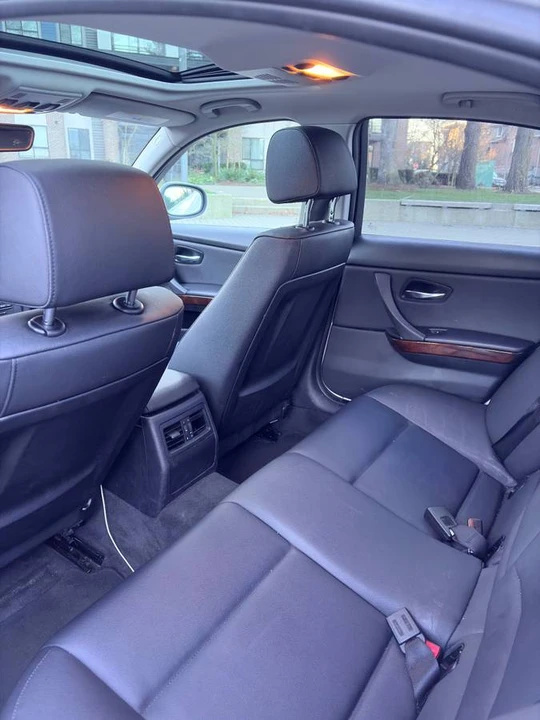 2011 BMW E90 3 Series Sedan - Image 5 of 6