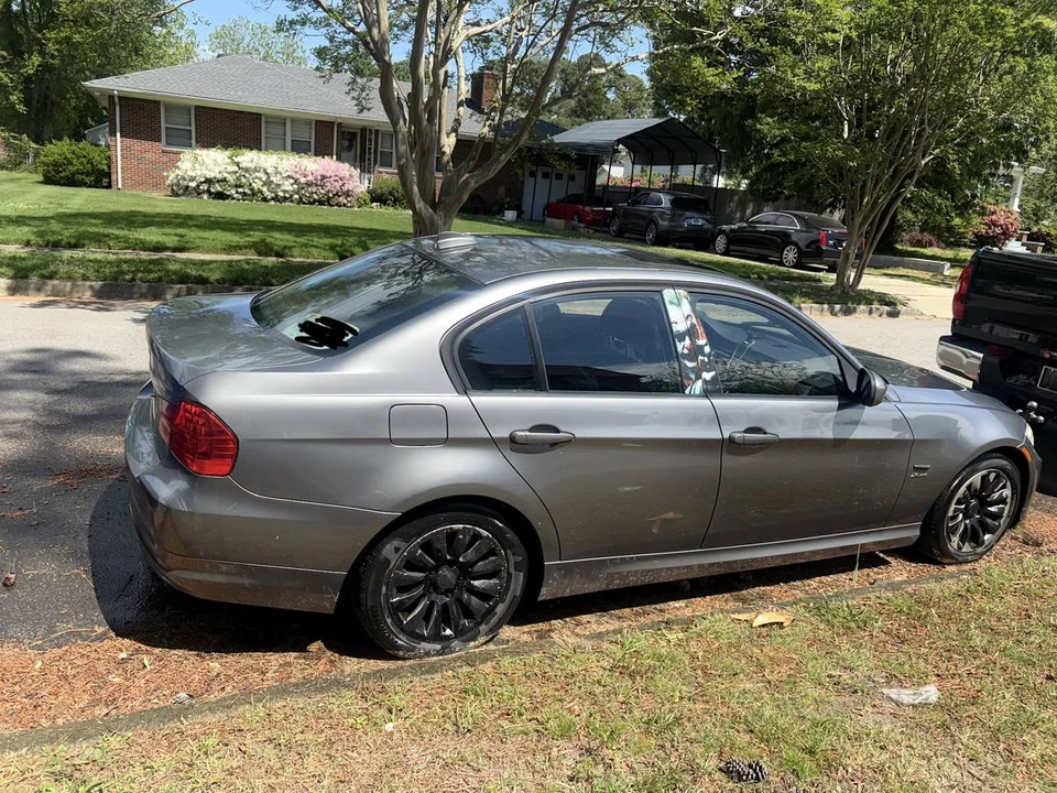 2009 BMW E90 3 Series Sedan - Image 2 of 7