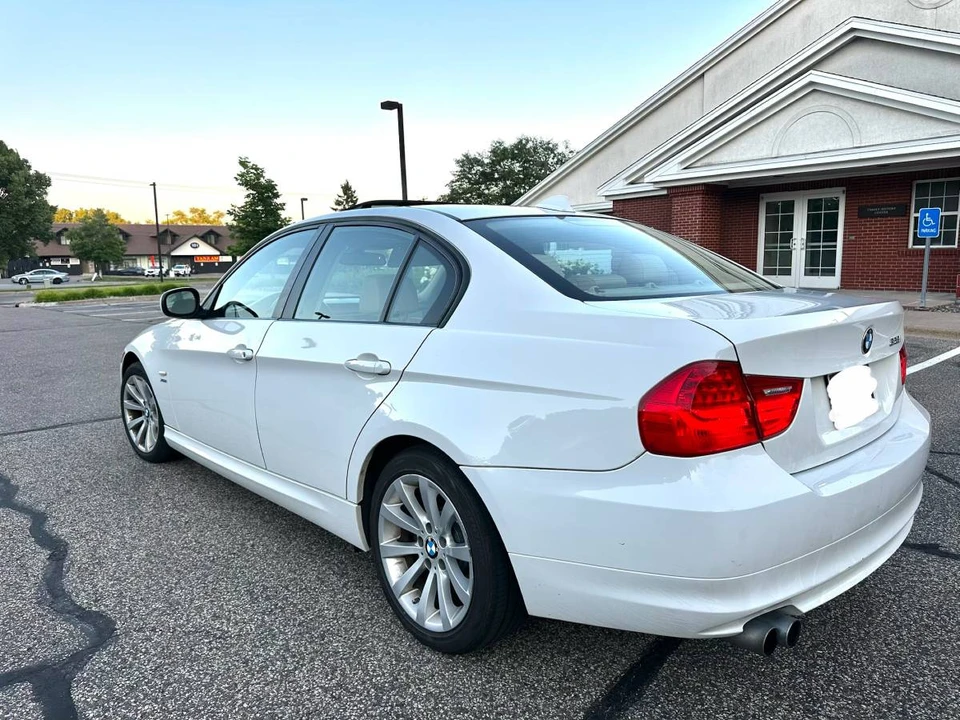 2011 BMW E90 3 Series Sedan - Image 2 of 6