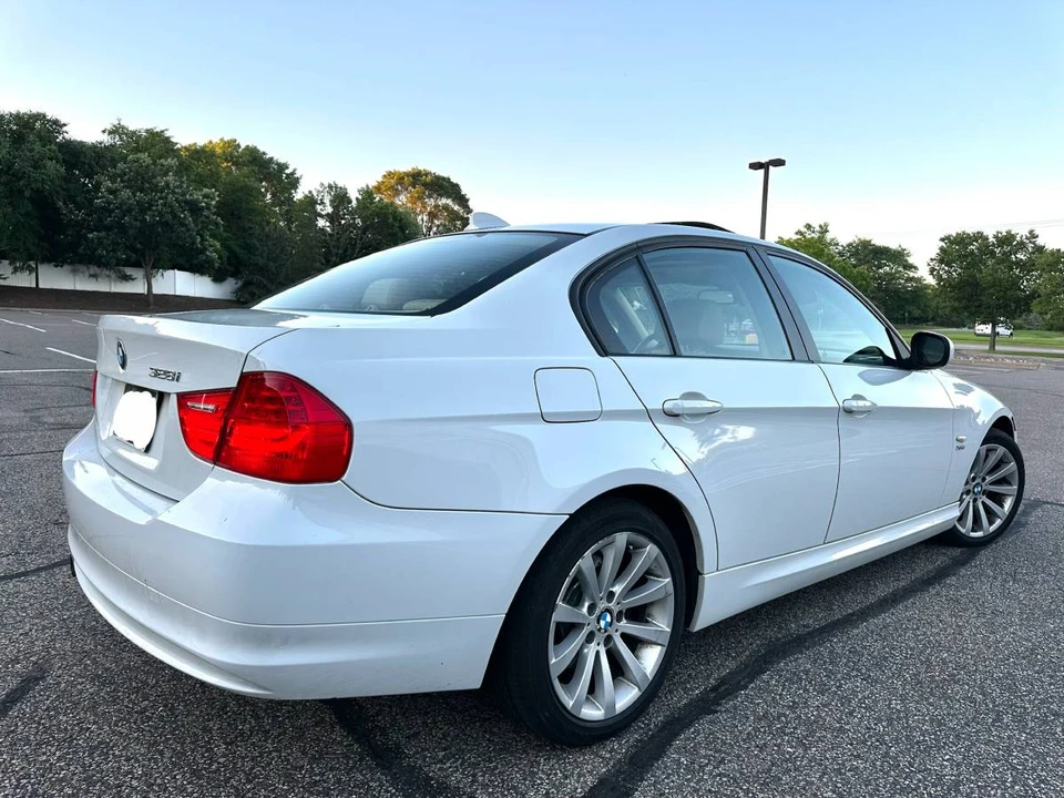 2011 BMW E90 3 Series Sedan - Image 5 of 6