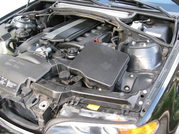2004 BMW E46 330i & 330Ci - Image 8 of 12