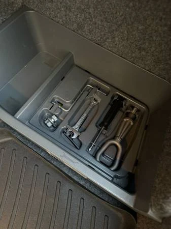 2010 BMW E90 3 Series Sedan - Image 8 of 21