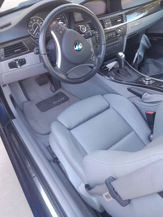 2011 BMW E93 335i Convertible - Image 4 of 5