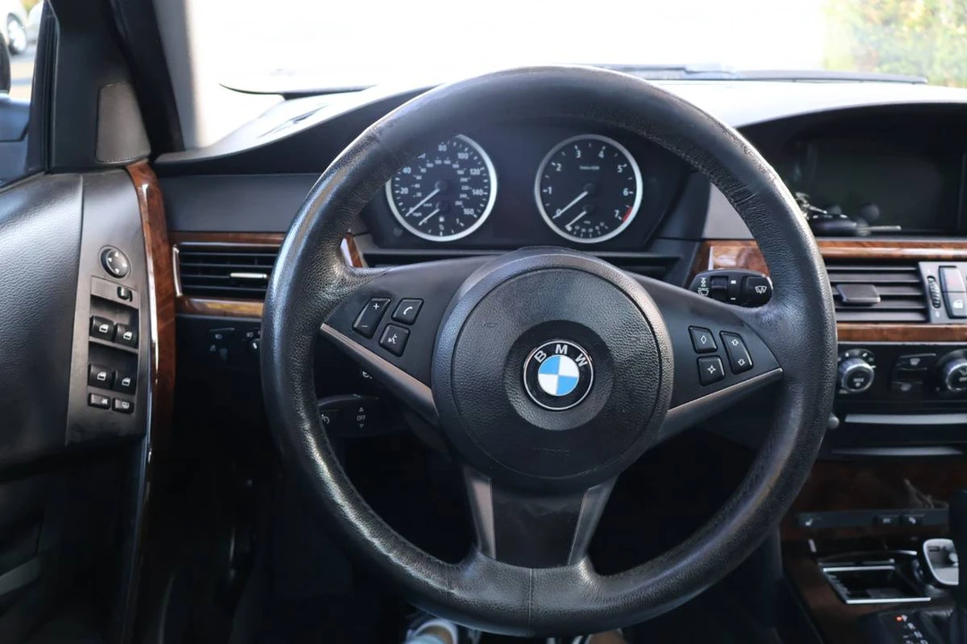 2007 BMW E60 545i & 550i Sedan - Image 11 of 13