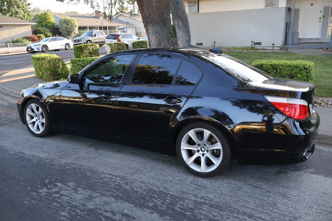 2007 BMW E60 545i & 550i Sedan - Image 6 of 13