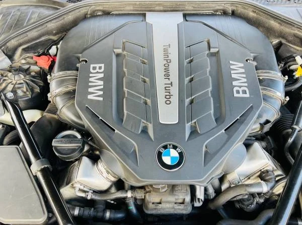 BMW E38 750i & 750iL Sedan - Image 20 of 21