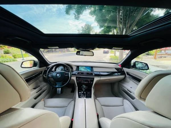 BMW E38 750i & 750iL Sedan - Image 11 of 21