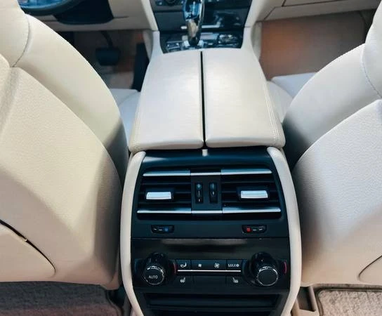BMW E38 750i & 750iL Sedan - Image 16 of 21