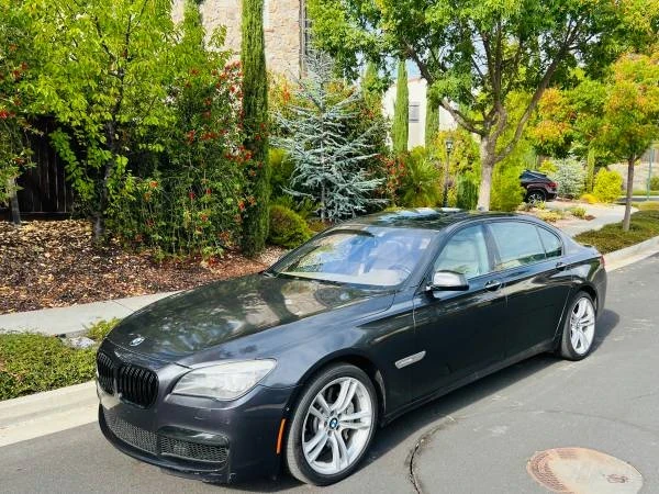 BMW E38 750i & 750iL Sedan - Image 9 of 21