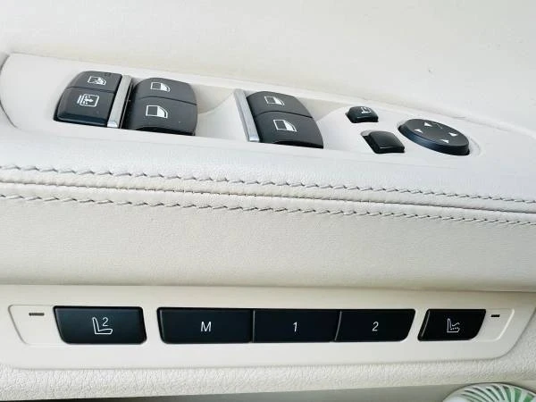 BMW E38 750i & 750iL Sedan - Image 19 of 21