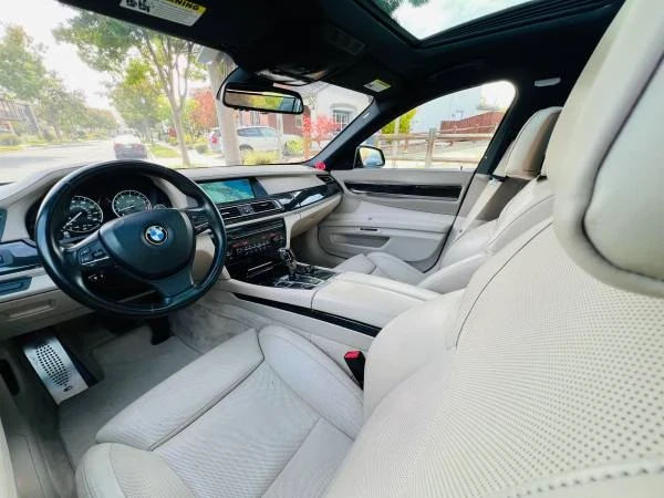 BMW E38 750i & 750iL Sedan - Image 10 of 21