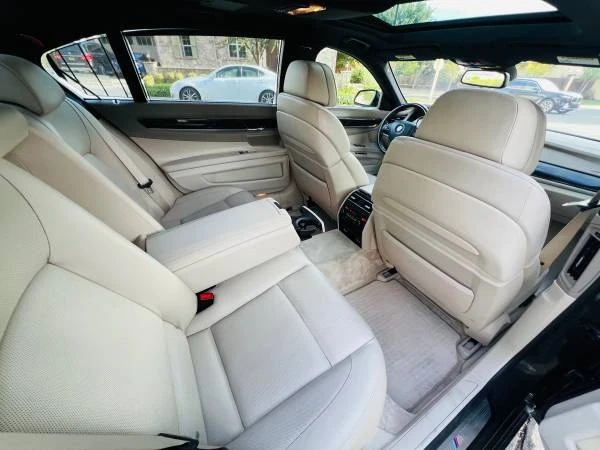 BMW E38 750i & 750iL Sedan - Image 13 of 21