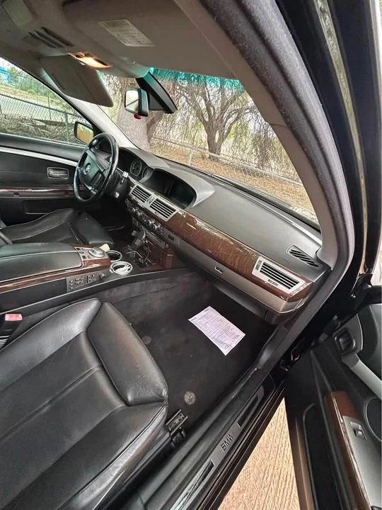 BMW E38 750i & 750iL Sedan - Image 6 of 10