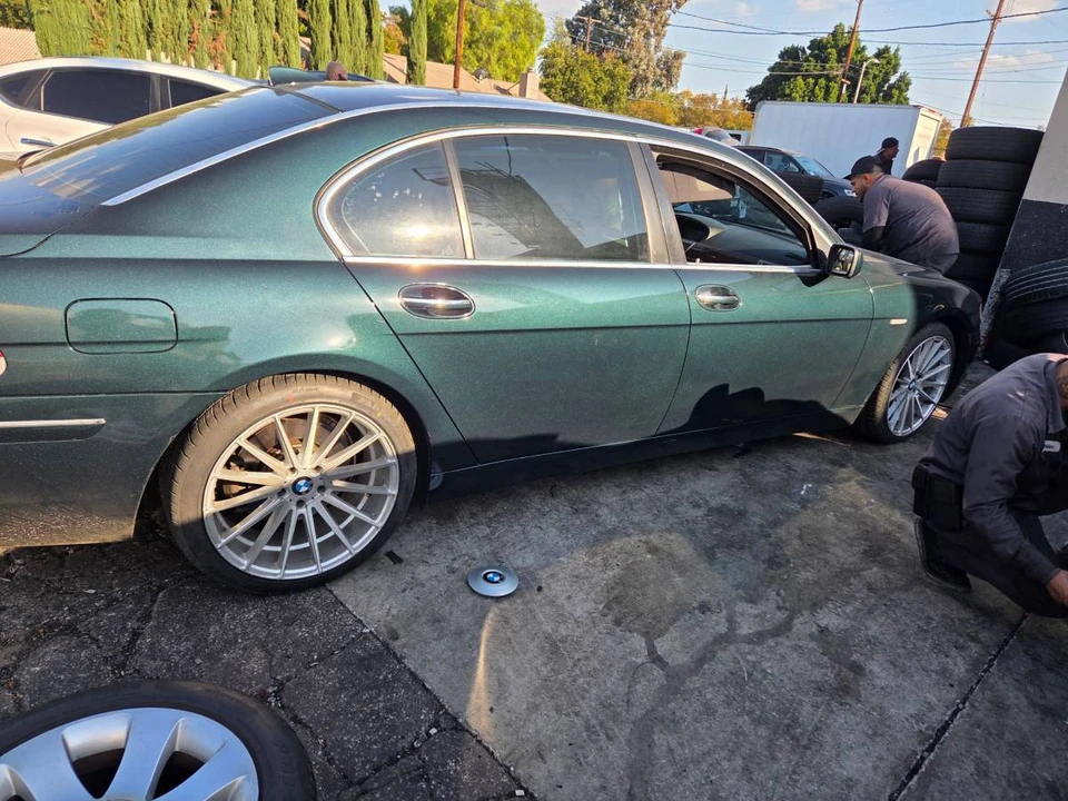 2007 BMW E65/E66 750i & 760i Sedan - Image 4 of 8