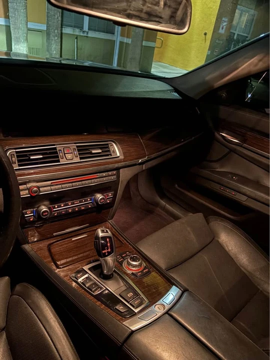 BMW 7 Series - Image 4 of 5