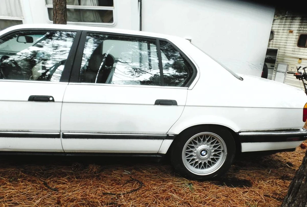 1991 BMW E32 7 Series - Image 2 of 21