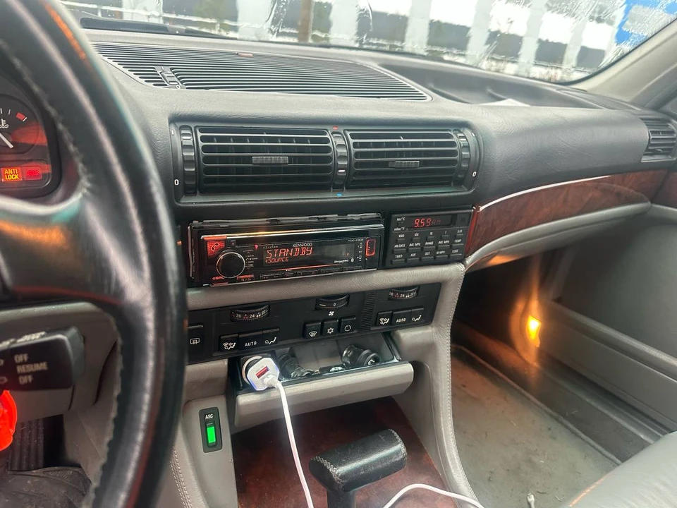1990 BMW E32 7 Series - Image 10 of 23