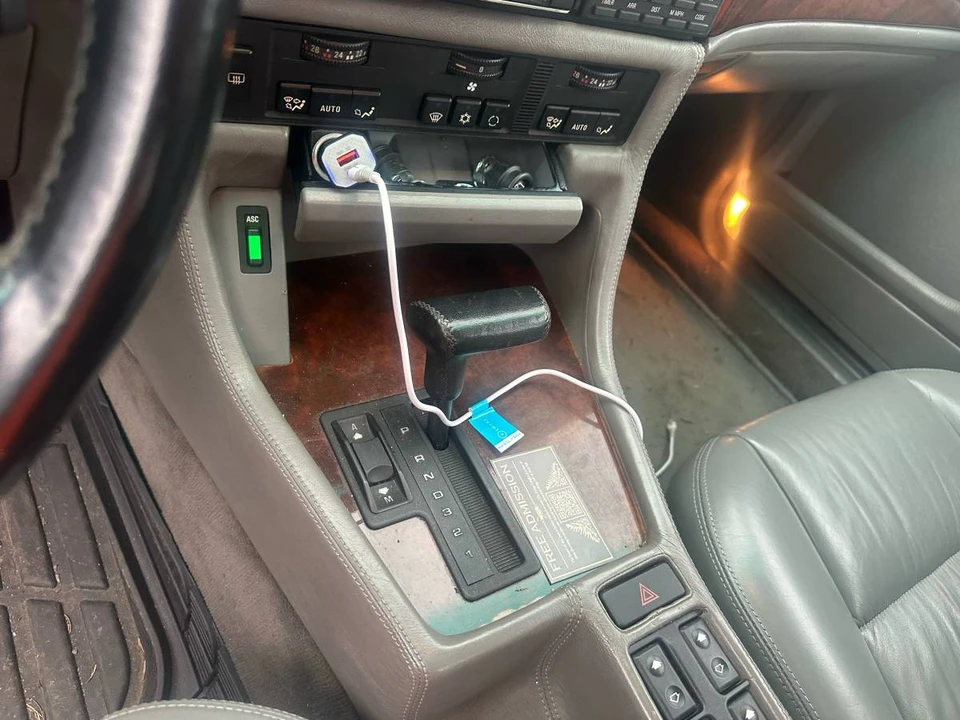 1990 BMW E32 7 Series - Image 11 of 23