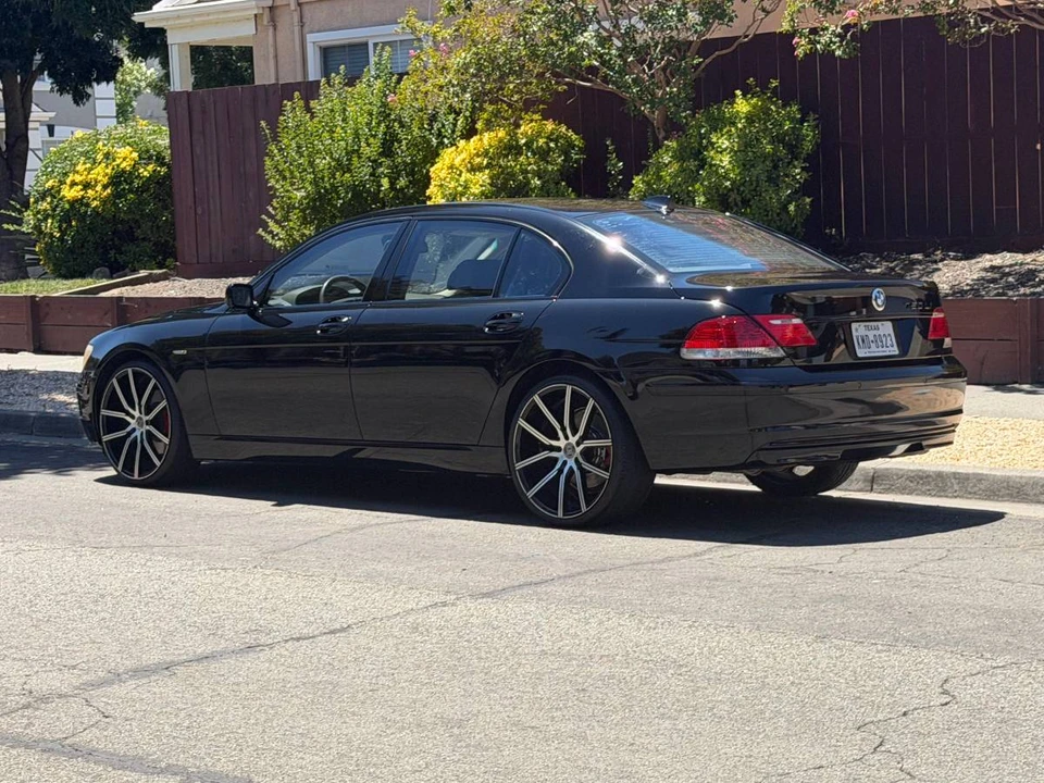2007 BMW E65/E66 750i & 760i Sedan - Image 13 of 20