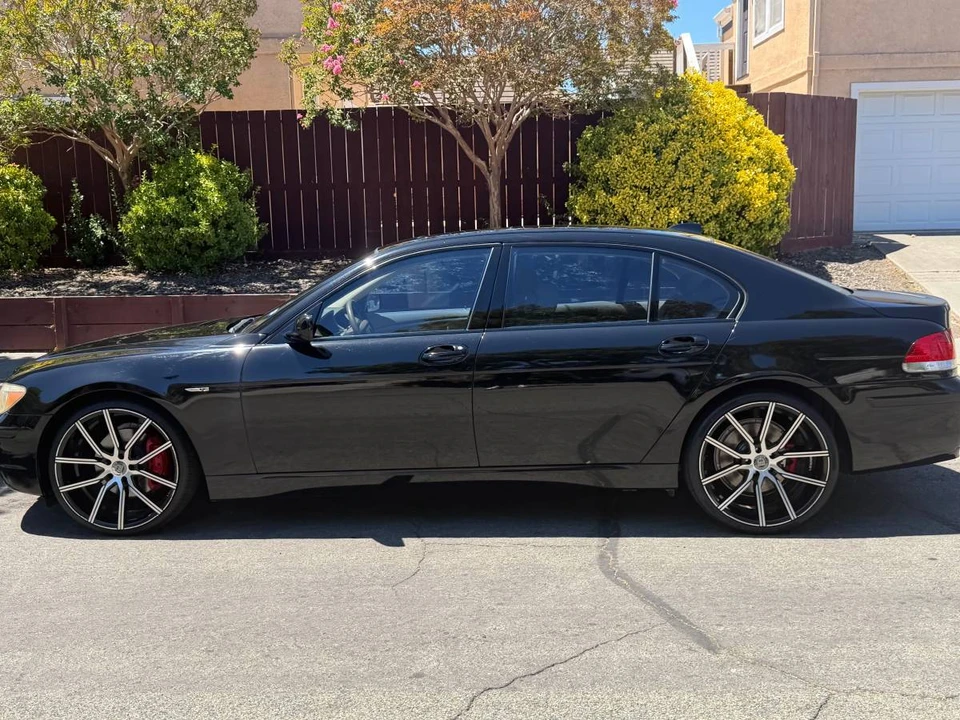 2007 BMW E65/E66 750i & 760i Sedan - Image 10 of 20
