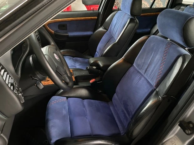 Parts & Memorabilia Seats & Interior - Image 6 of 6