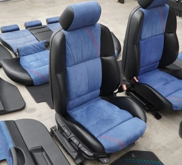 Parts & Memorabilia Seats & Interior - Image 2 of 6