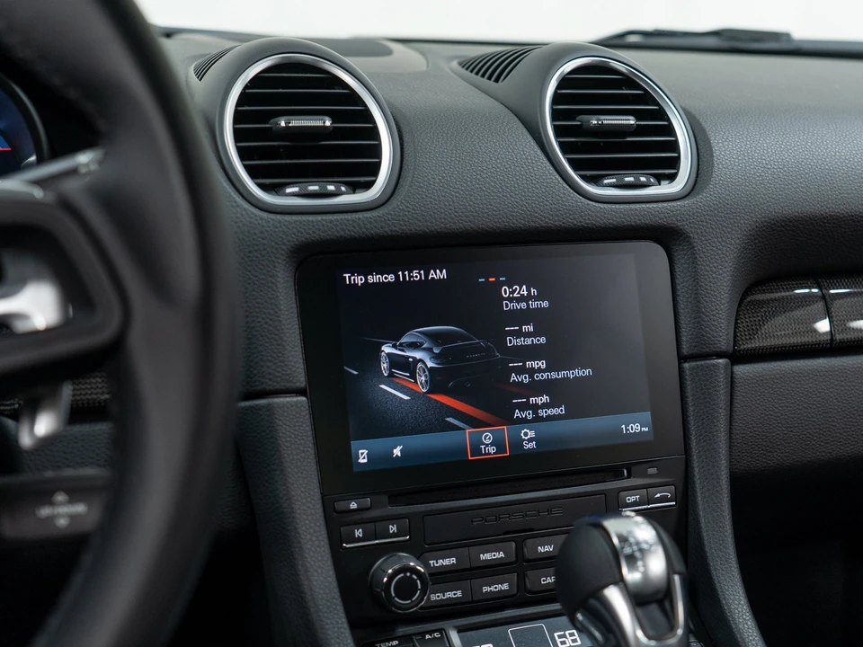 2021 Porsche 718 Cayman GT4 - Image 28 of 31