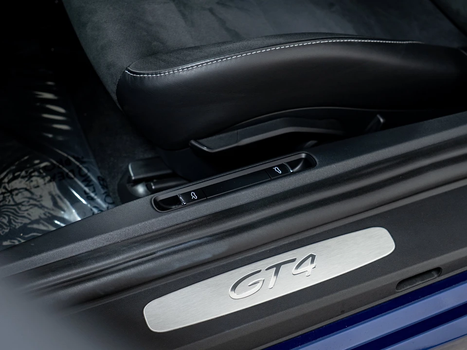 2021 Porsche 718 Cayman GT4 - Image 17 of 31