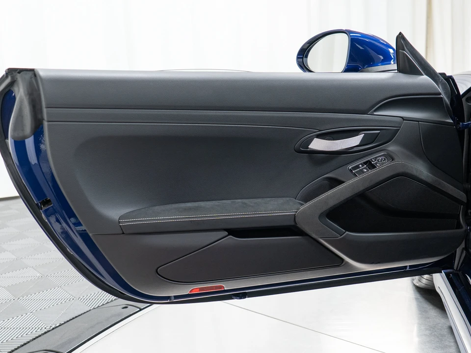 2021 Porsche 718 Cayman GT4 - Image 15 of 31
