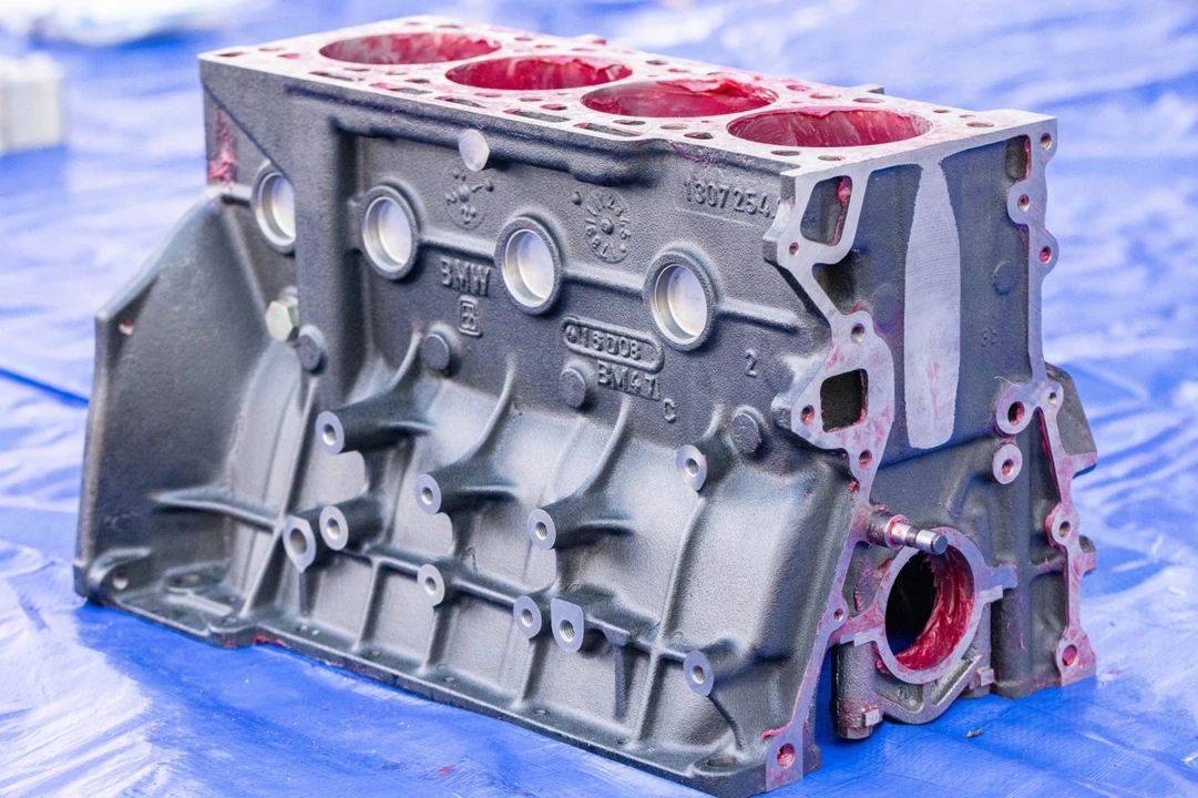 Parts & Memorabilia Engines - Image 2 of 4