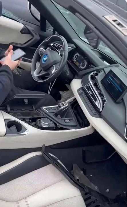 2019 BMW i8 - Image 4 of 7