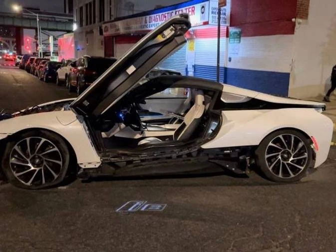 2019 BMW i8 - Image 2 of 7