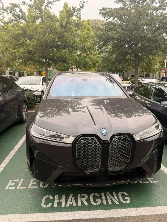 BMW I20 iX - Image 2 of 5