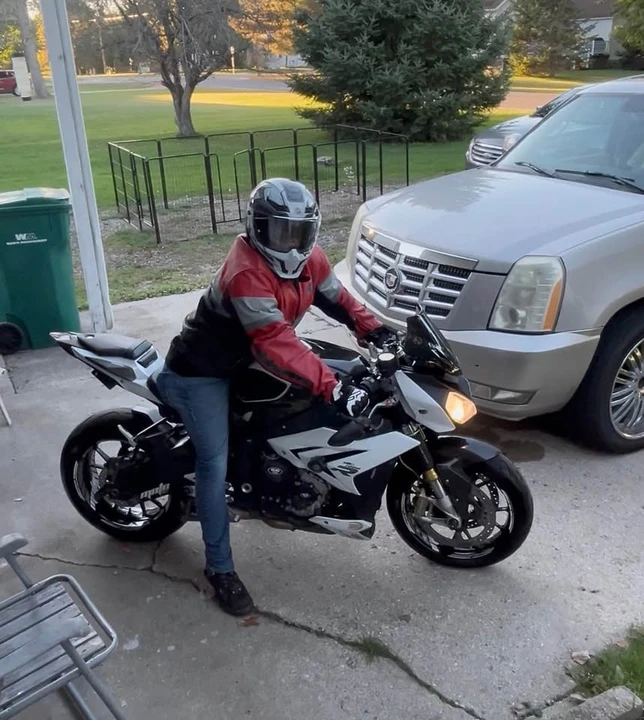 2015 BMW S1000 - Image 2 of 3