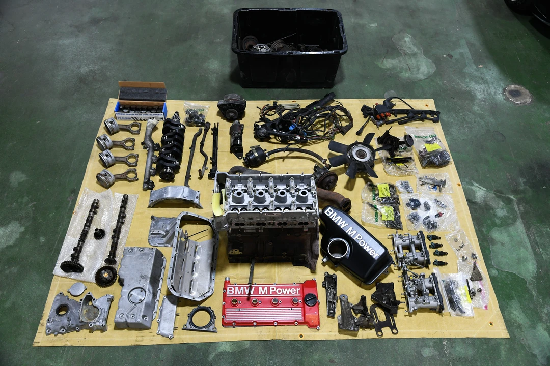 Parts & Memorabilia Engines - Image 2 of 31