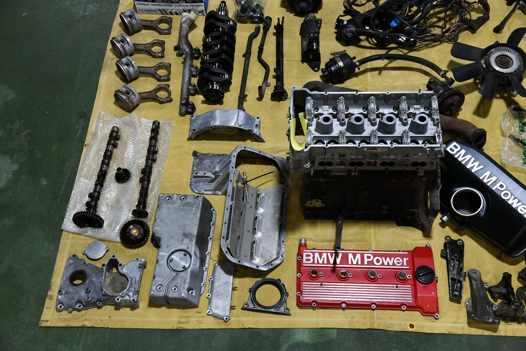 Parts & Memorabilia Engines - Image 4 of 31