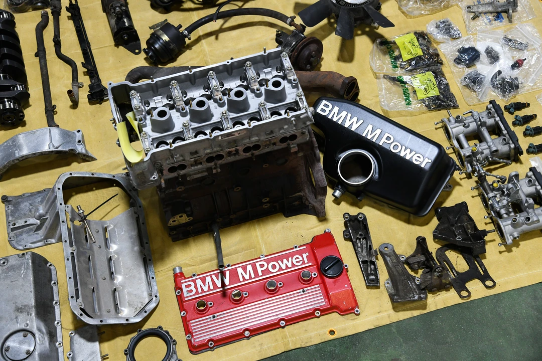 Parts & Memorabilia Engines - Image 3 of 31