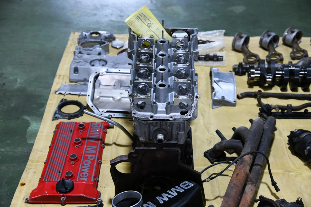 Parts & Memorabilia Engines - Image 10 of 31