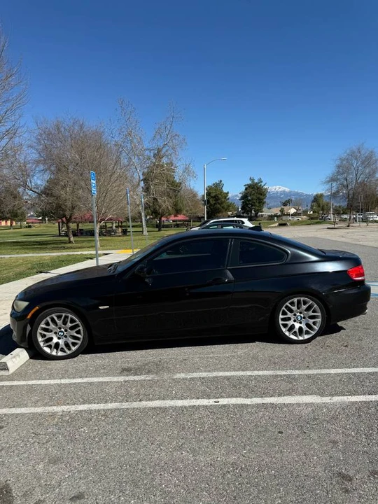 2010 BMW E90 3 Series Sedan - Image 4 of 5