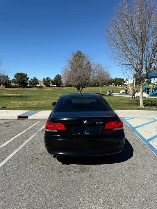 2010 BMW E90 3 Series Sedan - Image 5 of 5