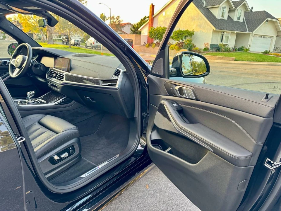 2022 BMW X7 - Image 16 of 21