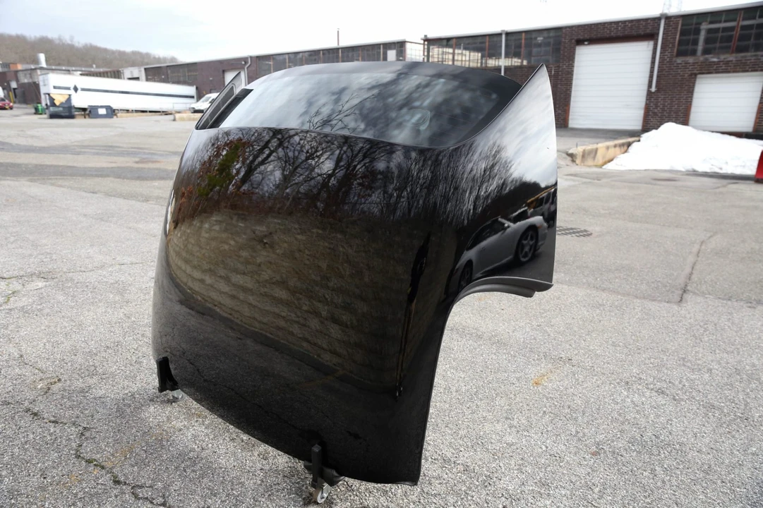 Parts & Memorabilia Bodywork - Image 2 of 3
