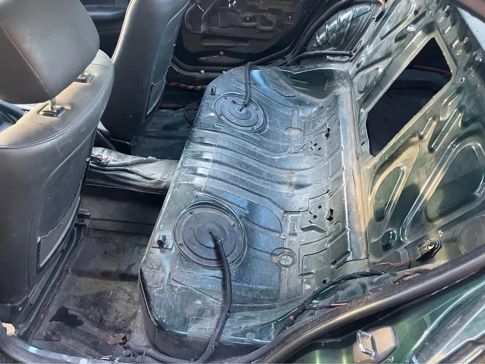 2003 BMW E46 330i & 330Ci - Image 2 of 6