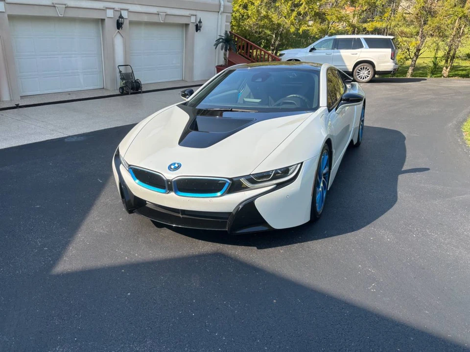 2016 BMW i8 - Image 4 of 15