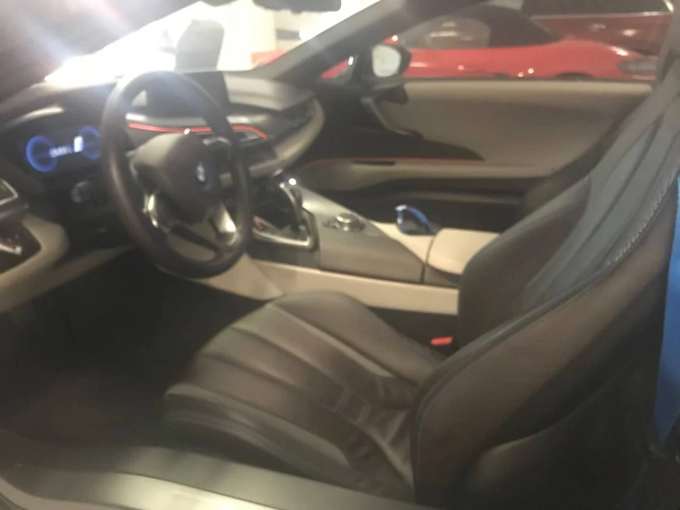 2016 BMW i8 - Image 12 of 15