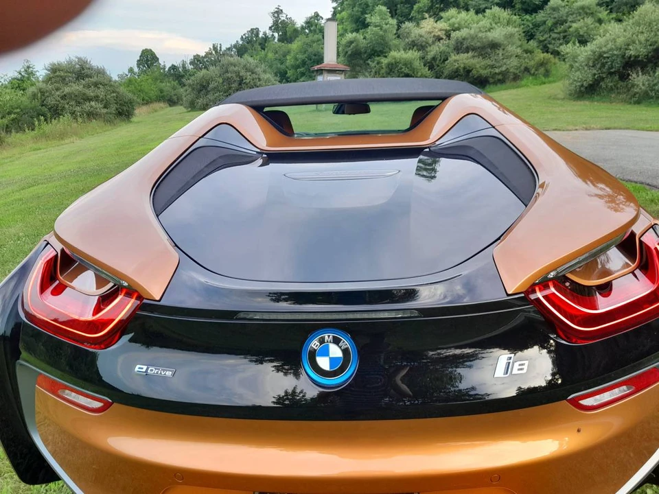 2019 BMW i8 - Image 15 of 21