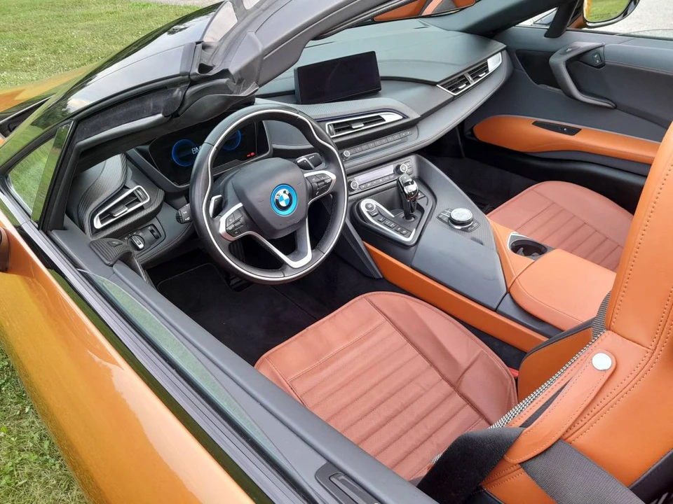 2019 BMW i8 - Image 13 of 21